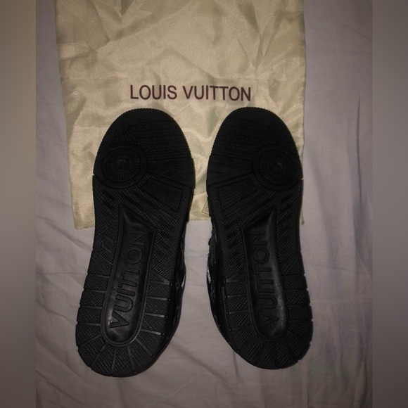 Louis Vuitton Trainer Sneaker - Picture 4 of 4